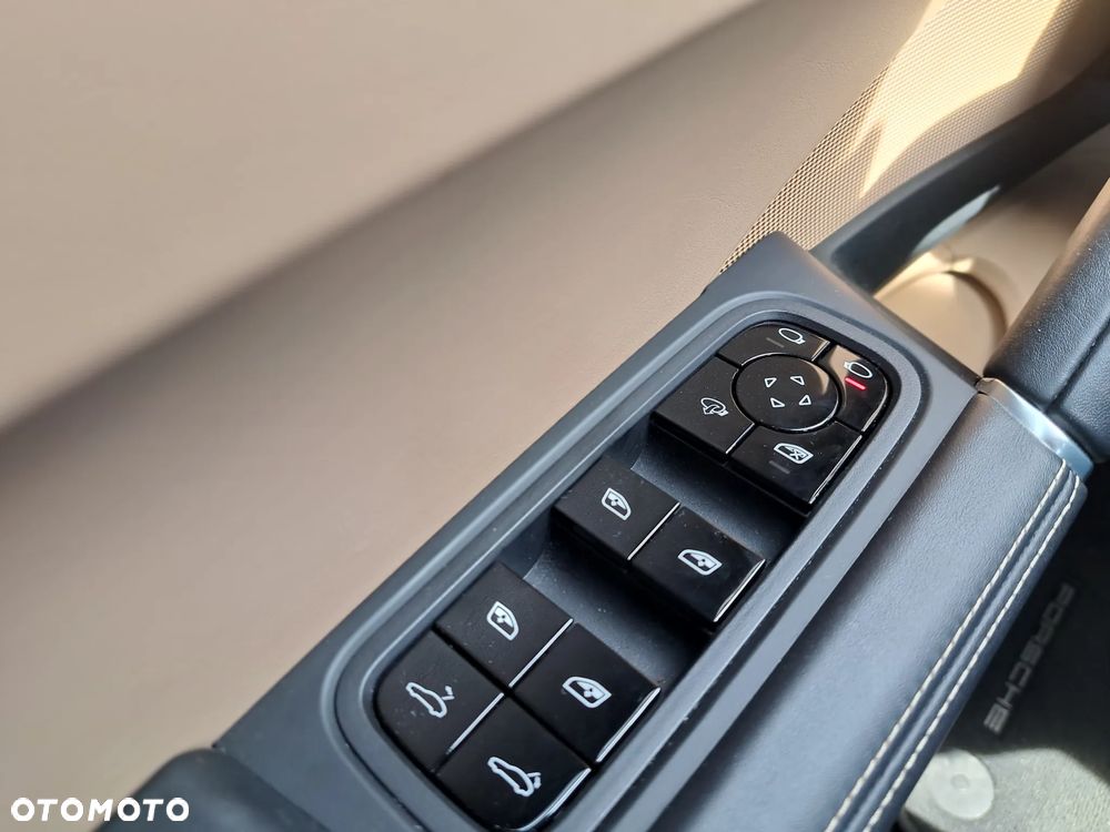 Porsche Cayenne Platinum Edition - 23