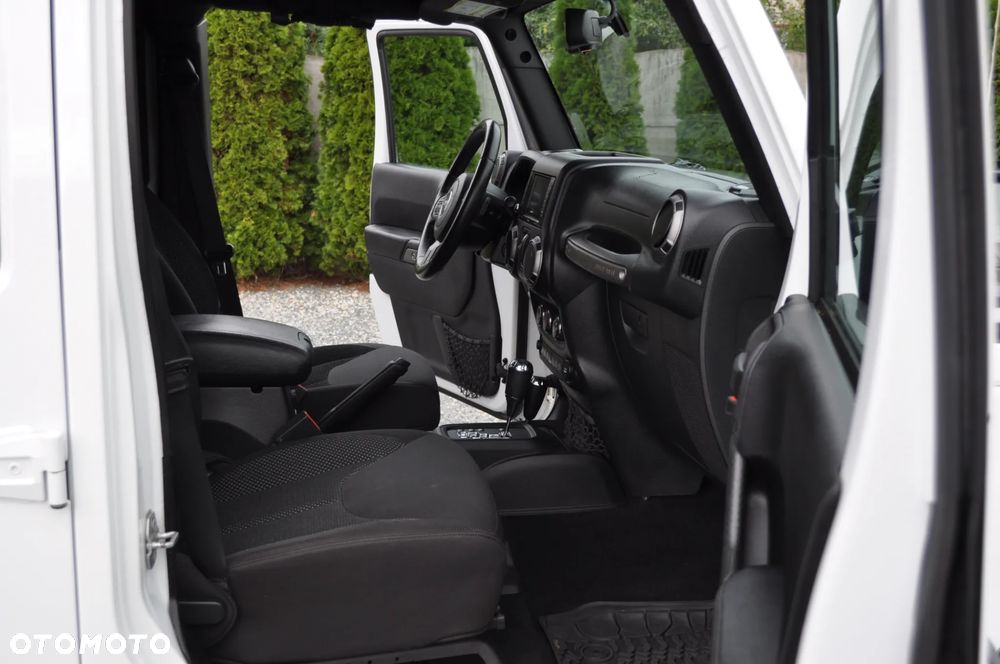 Jeep Wrangler 3.6 Unlim Black Edition II - 15