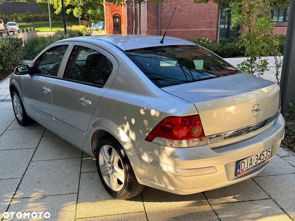 Opel Astra 2009 photo 4