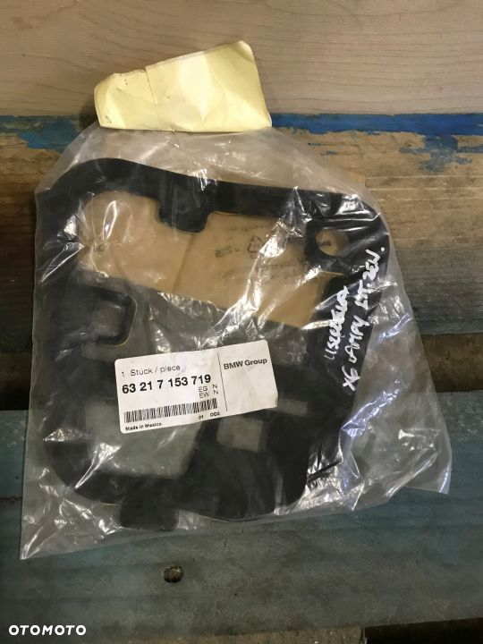 BMW X6 E71 NOWA USZCZELKA PIANKA LAMPY LEWY TYŁ 63217153719