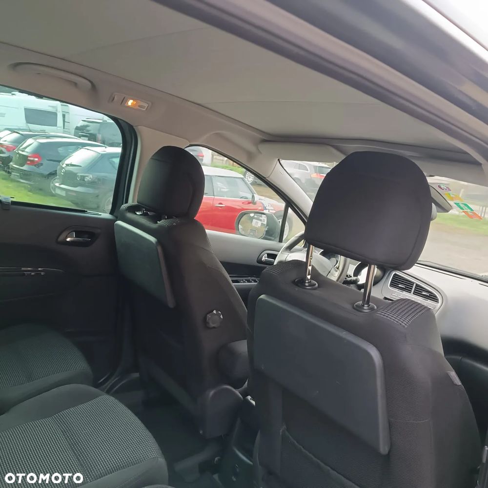 Peugeot 5008 1.6 THP Allure 7os - 11