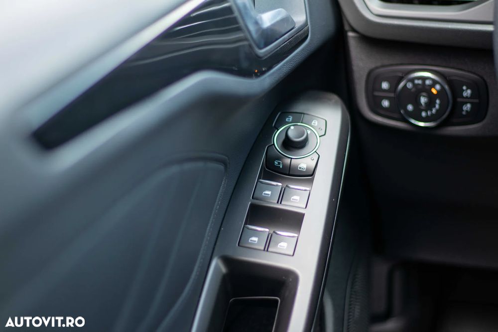 Ford Focus 1.0 EcoBoost 6MT MHEV ST-Line X - 23