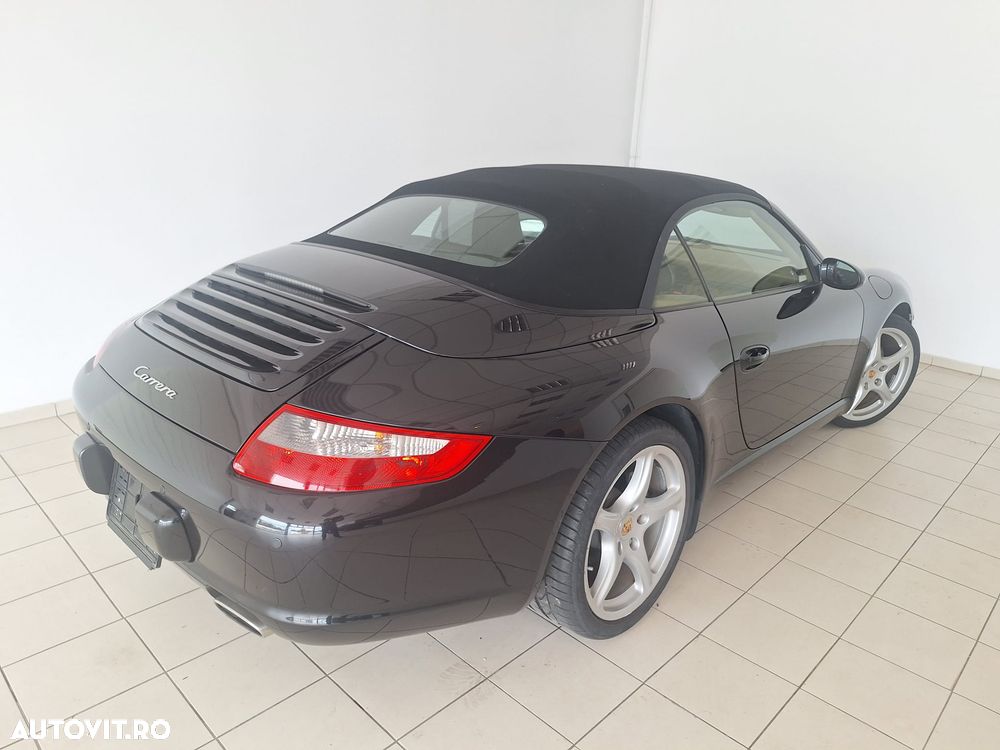 Porsche 911 Carrera 4 - 7