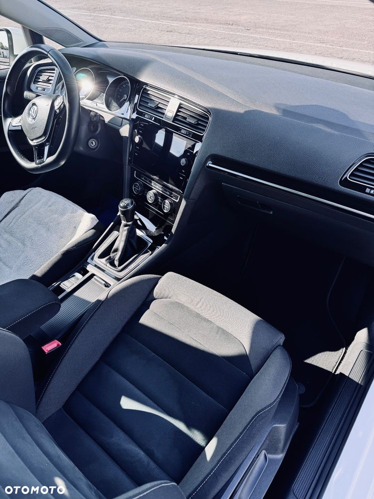 Volkswagen Golf - 6
