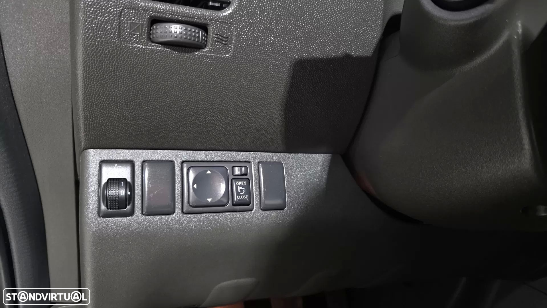Nissan Navara 2.5 dCi CD LE Hi-Tech +P.Premium 4WD - 30