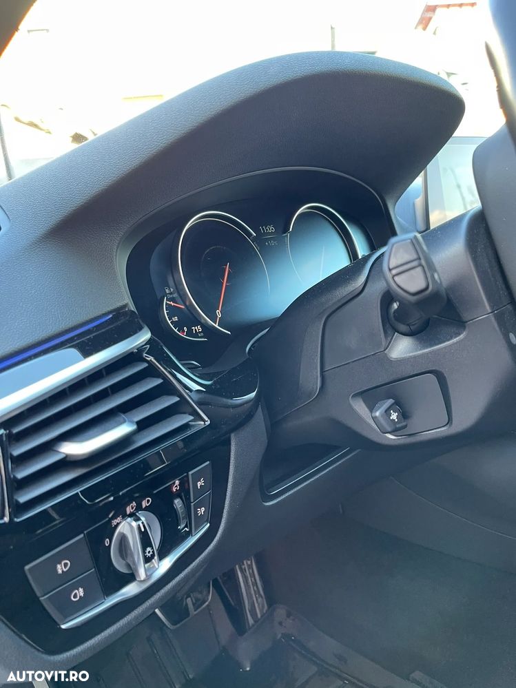 BMW Seria 5 530d xDrive AT - 8