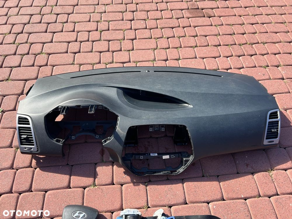 DESKA KONSOLA KOKPIT PODUSZKA PASY HYUNDAI I20 I - 3