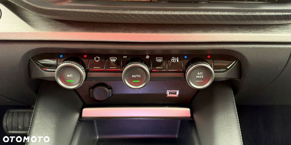 Citroën C5X 1.6 PHEV 180 Shine EAT8 - 24