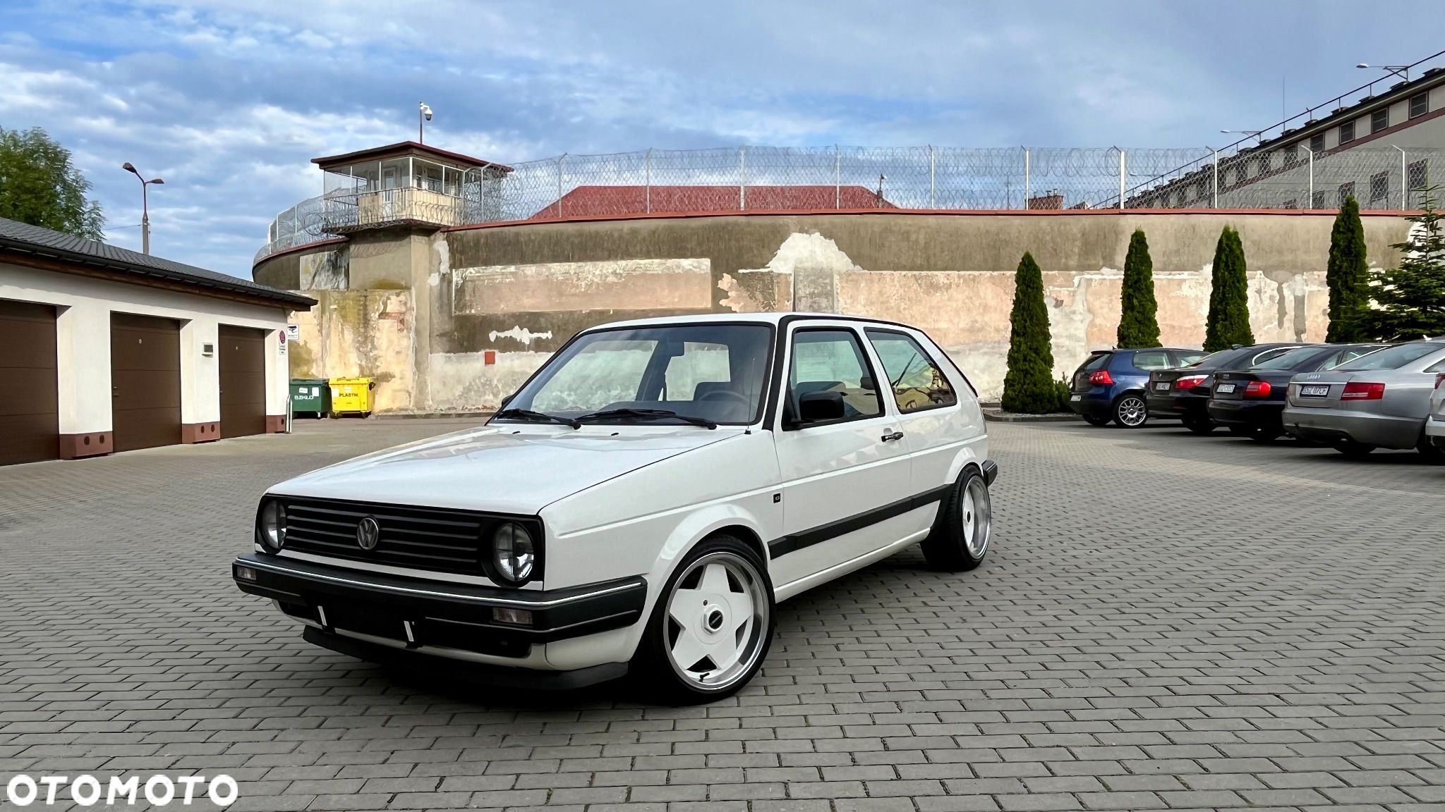 Volkswagen Golf - 1