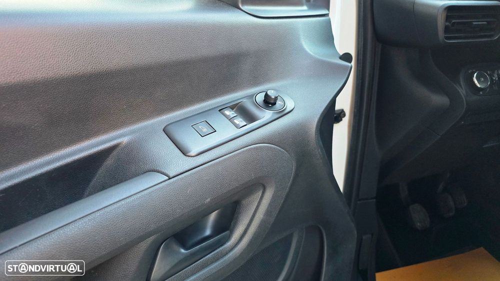 Opel Combo 1.5 CDTi L2H1 Essentia - 28