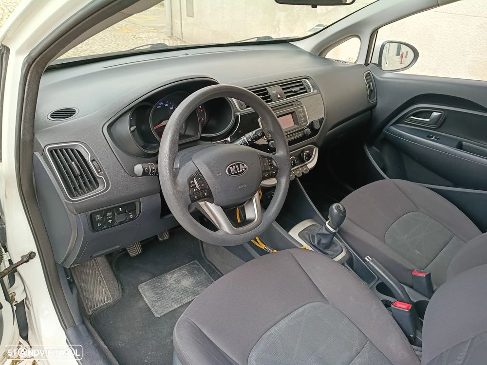 Kia Rio 1.1 CRDi LX ISG - 9