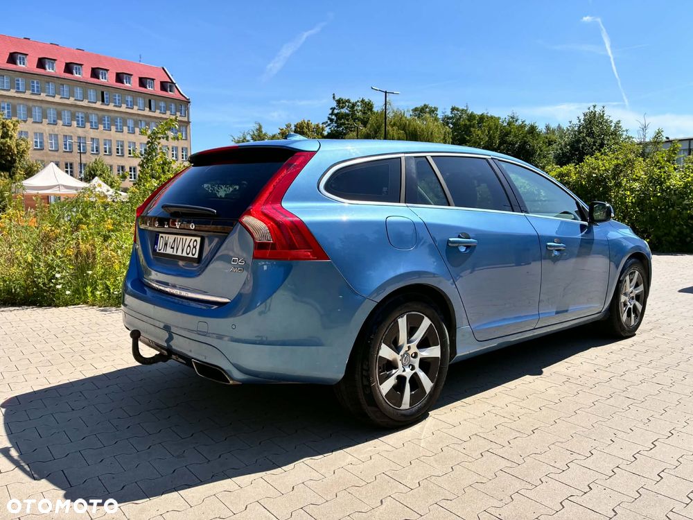 Volvo V60 D6 AWD Plug-in Hybrid Summum - 4