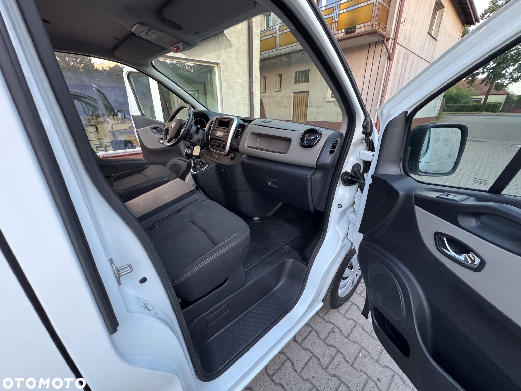 Renault TRAFIC 63tys.km KLIMA, czujniki parkowania, tempomat, świeżo sprowadzony, OKAZJA!!! - 14
