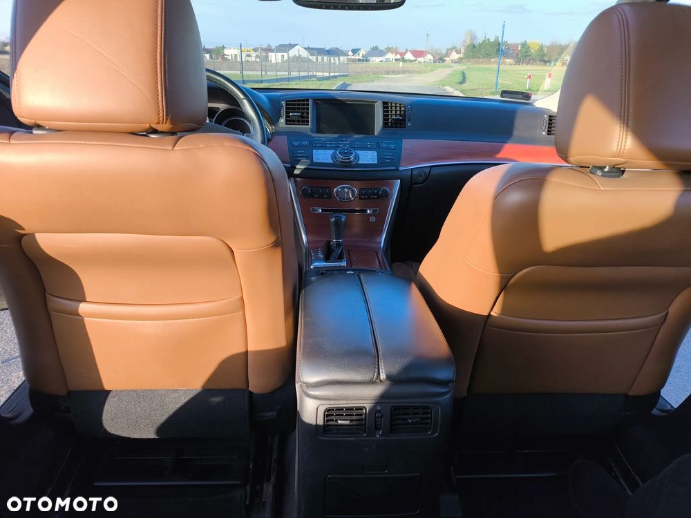 Infiniti M - 22