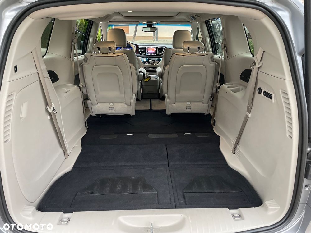 Chrysler Pacifica - 7