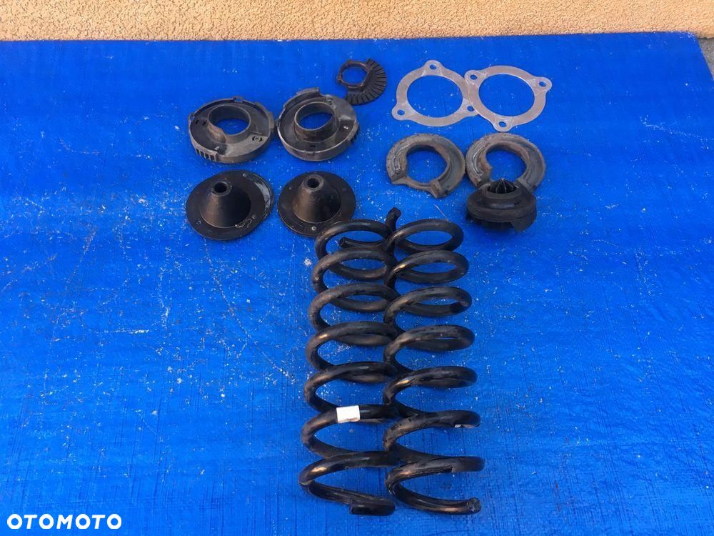 Mercedes C Klasa W206 Sedan Sprężyna Sprężyny Tył Prawa Lewa A2063240800 - 1