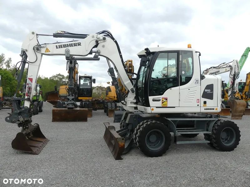 Liebherr A910 Compact / sprowadzona / ładny stan / - 6