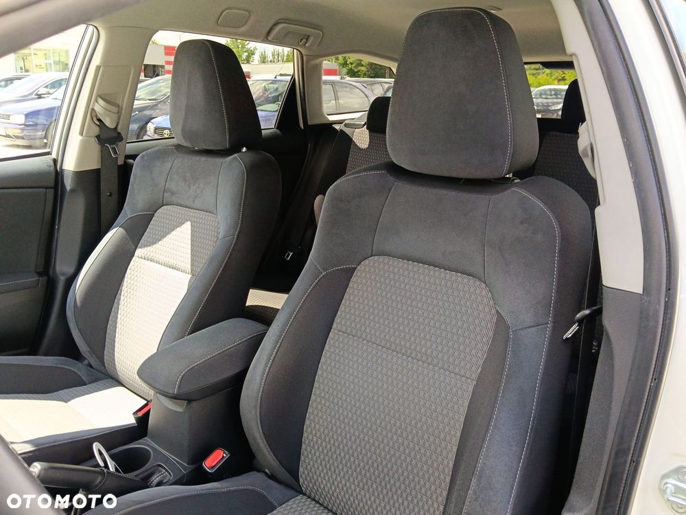 Toyota Auris - 11