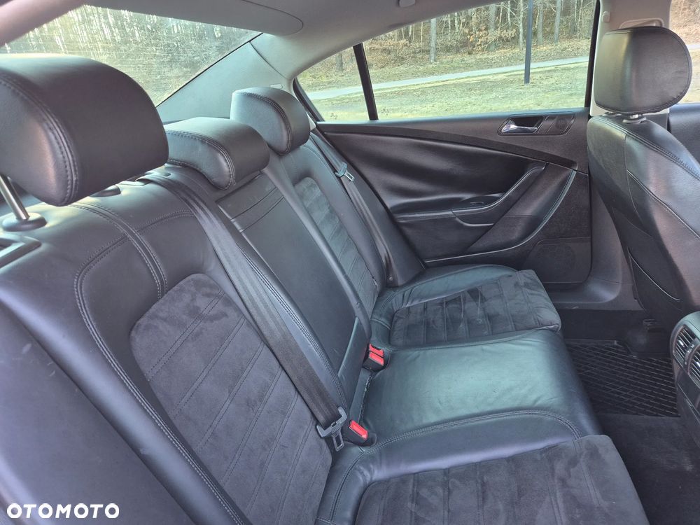 Volkswagen Passat 2.0 TDI DPF Highline - 12