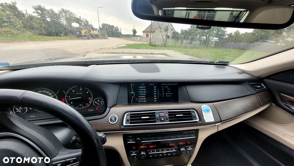 BMW Seria 7 740d xDrive - 23