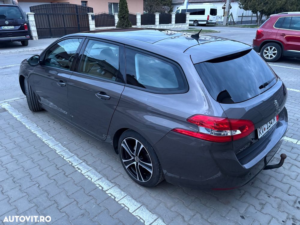 Peugeot 308 1.2 L PureTech Turbo Allure - 4