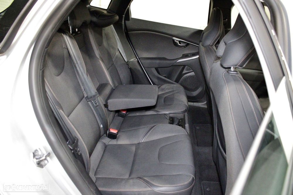 Volvo V40 Cross Country 2.0 D2 Kinetic Geartronic - 16