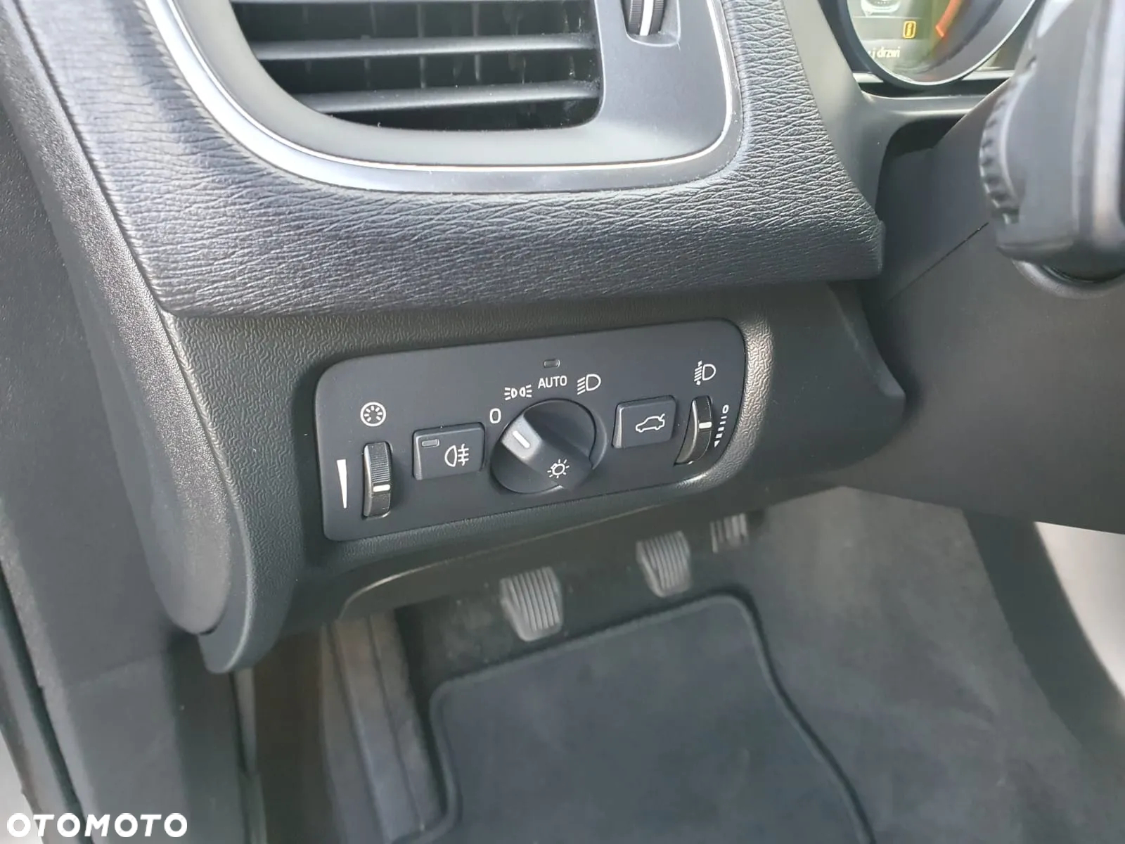 Volvo V40 D4 Drive-E Momentum - 19