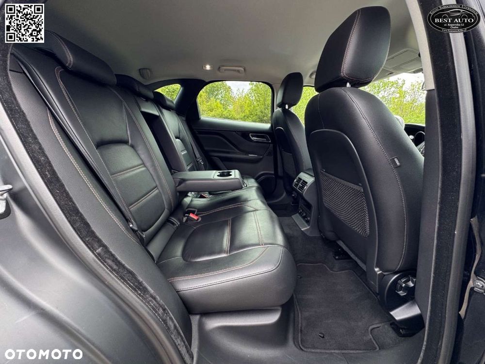 Jaguar F-Pace - 34