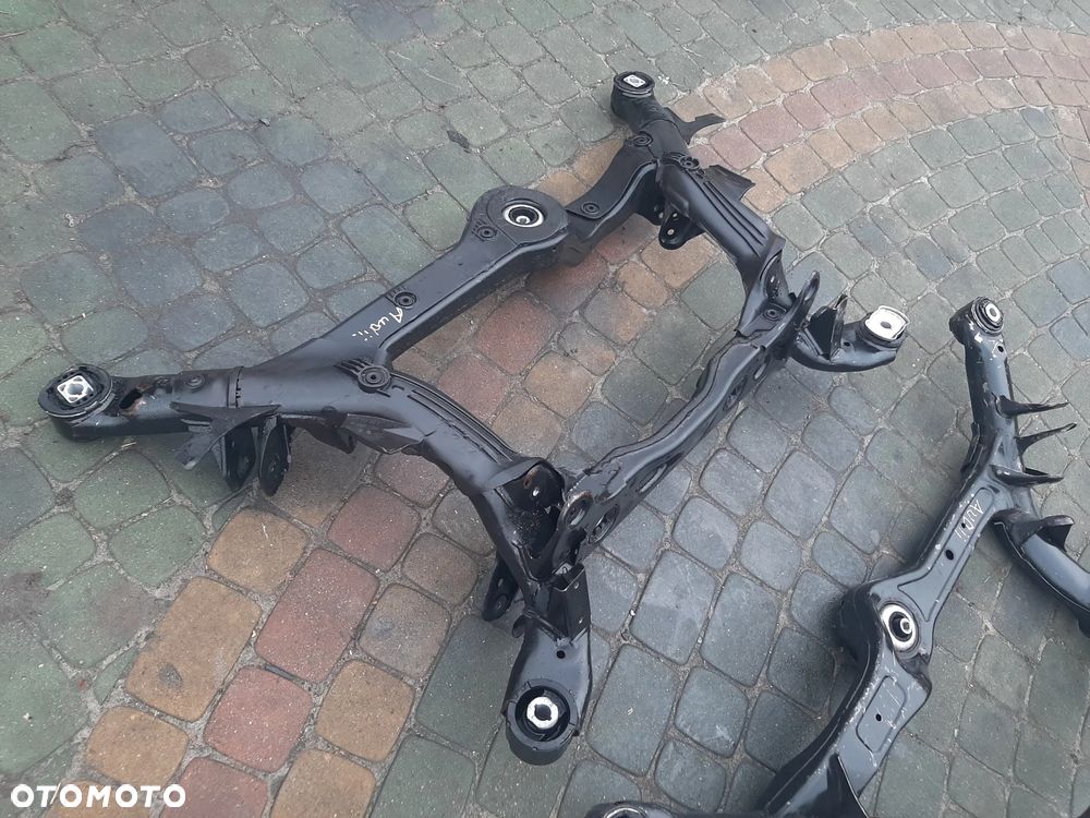 Tylna belka oś trawersa sanki Audi Q5 SQ5 8R Quattro Orginał bez rdzy super stan import italy - 3