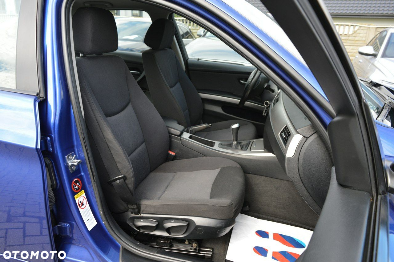 BMW Seria 3 318i - 23