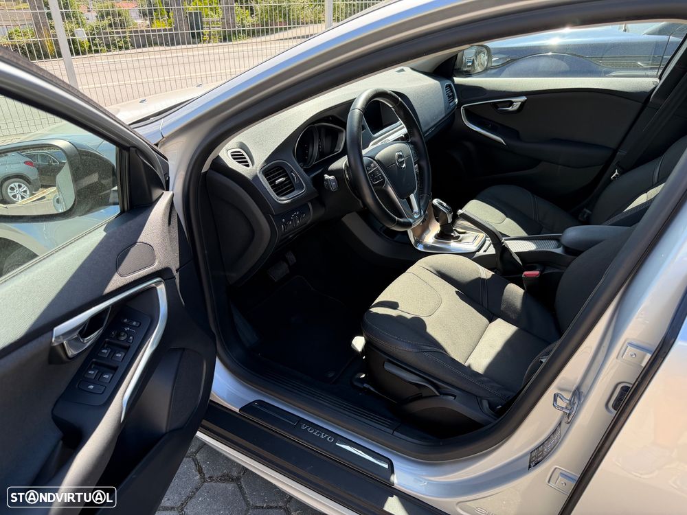 Volvo V40 Cross Country 2.0 D2 Momentum Geartronic - 8