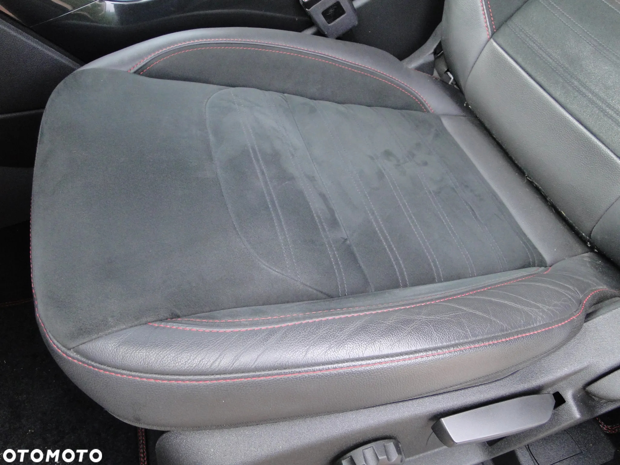 Ford Kuga 1.5 EcoBoost FWD ST-Line ASS - 38