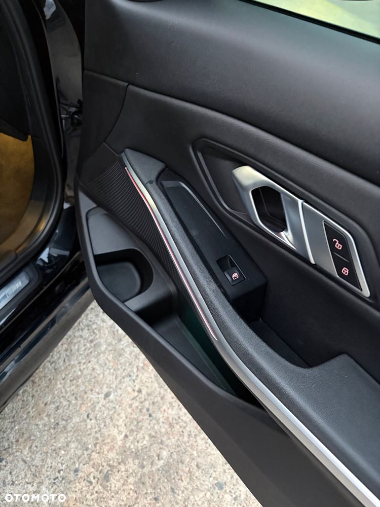BMW Seria 3 M340i xDrive - 28