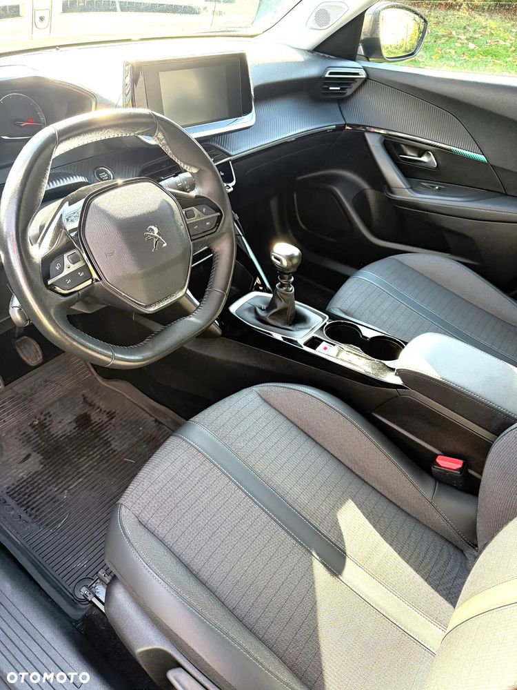 Peugeot 2008 1.2 PureTech Allure S&S - 11