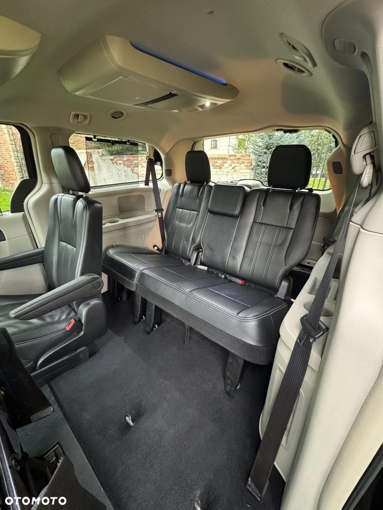 Chrysler Town & Country - 27