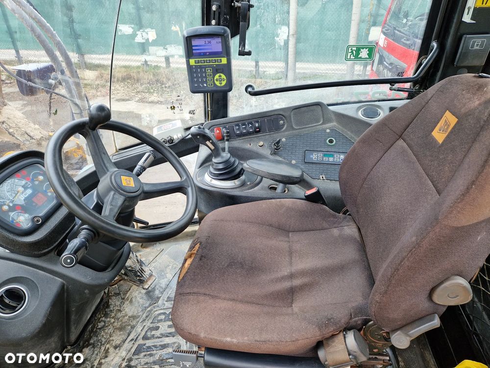 JCB 427HT - 10