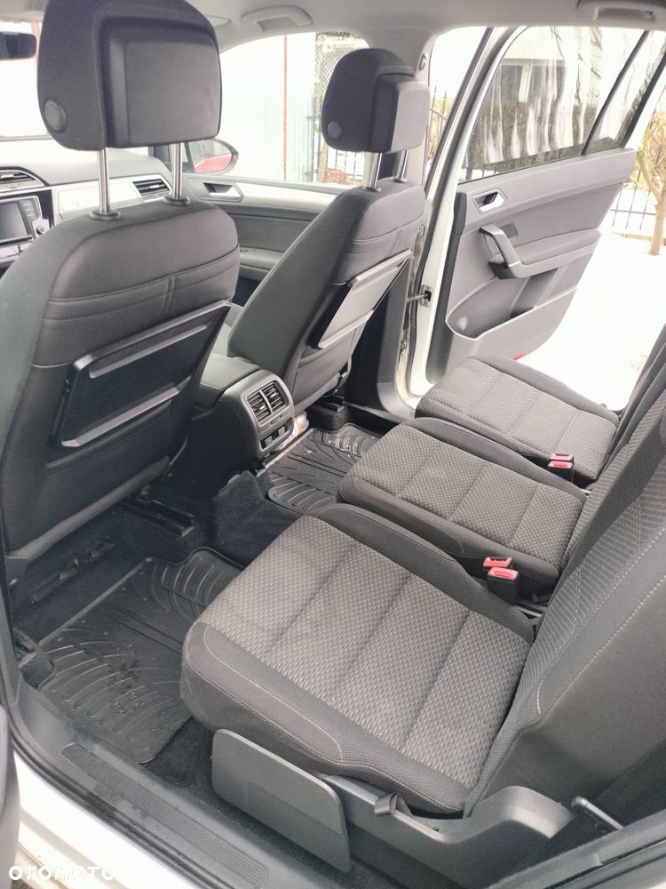 Volkswagen Touran - 9