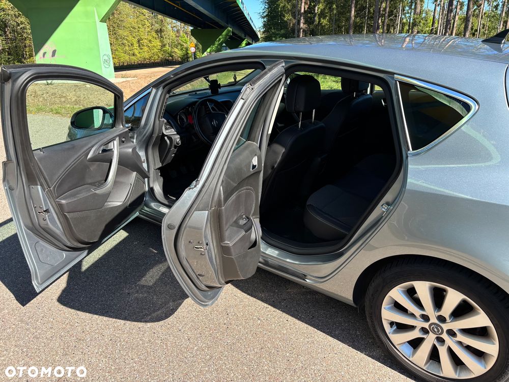 Opel Astra 1.6 Turbo Cosmo - 12