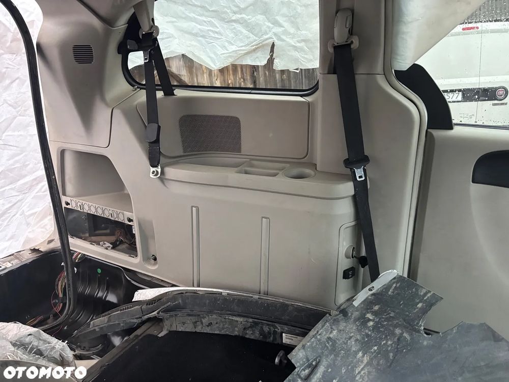 Chrysler Town & Country - 17