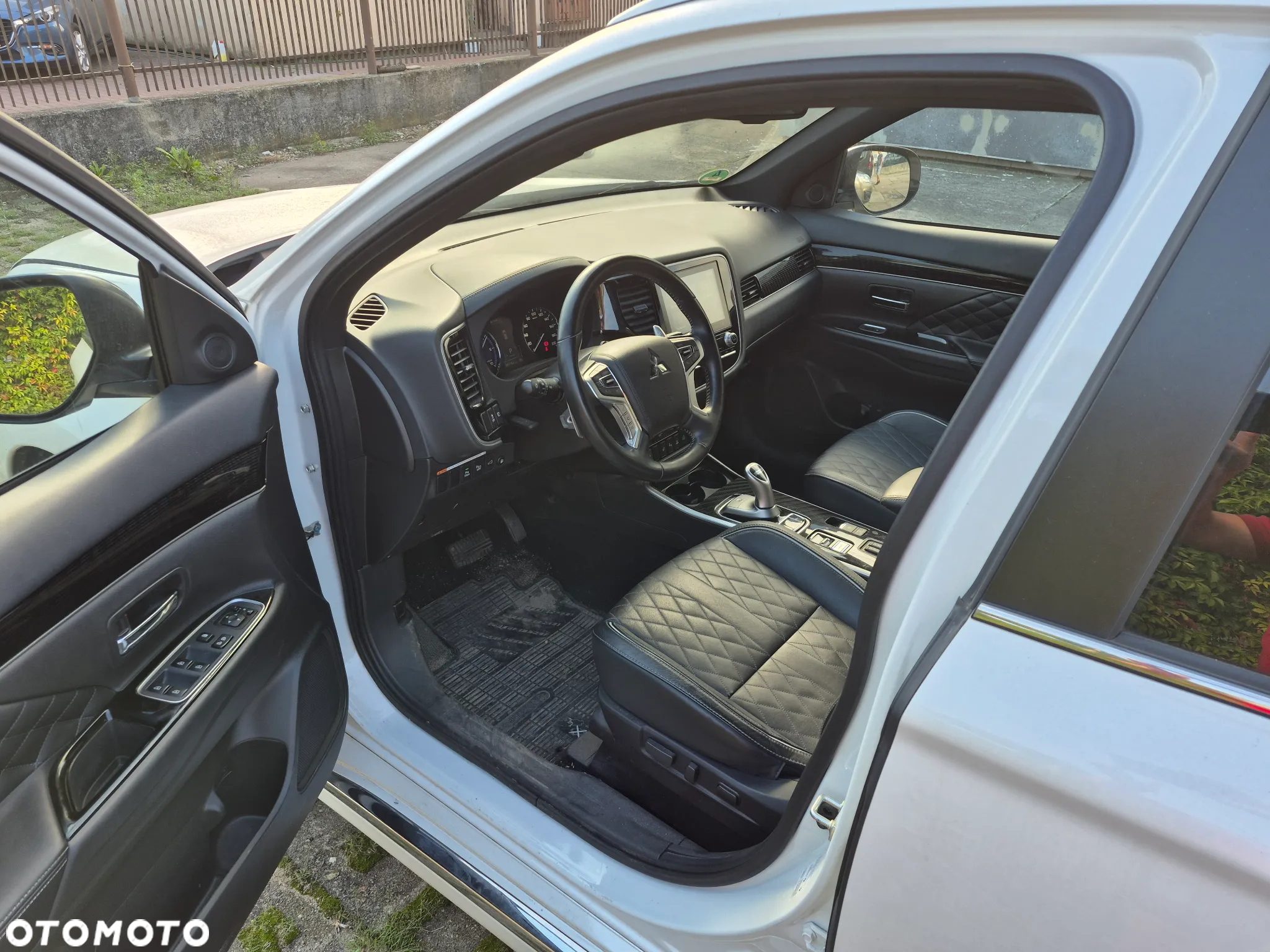 Mitsubishi Outlander 2.4 4WD Plug-In Hybrid Diamant - 8