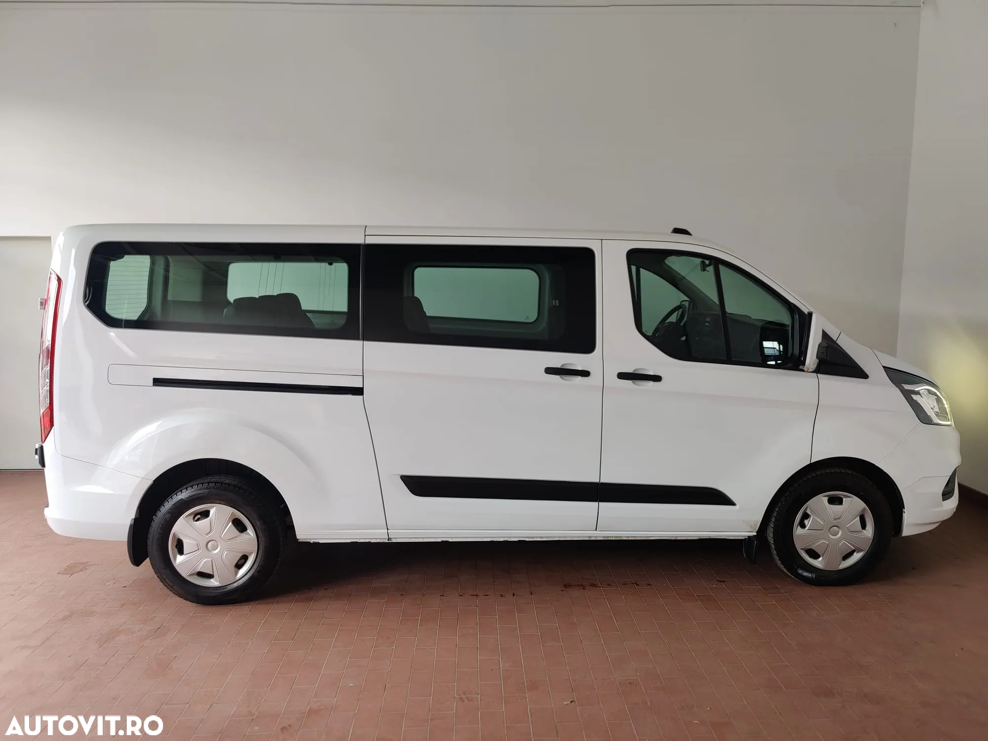 Ford Transit Custom Kombi 320 2.0 EcoBlue 130 CP L2H1 Trend Aut. - 9