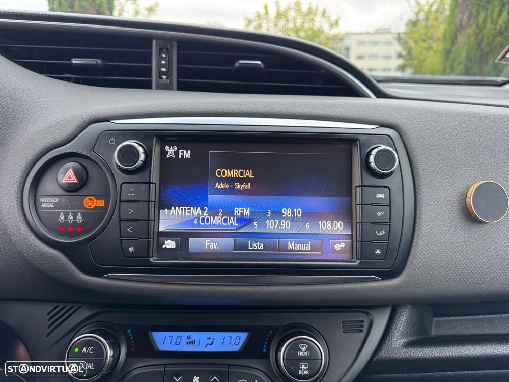 Toyota Yaris 1.5 HSD Comfort+Navi - 19