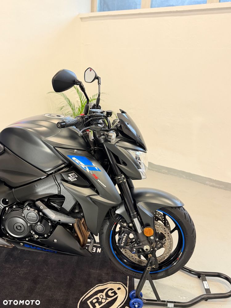 Suzuki GSX - 6
