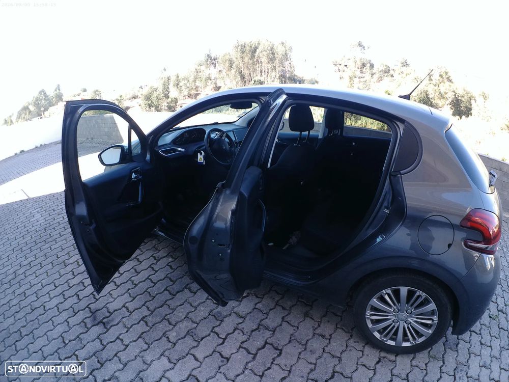 Peugeot 208 1.2 PureTech Style - 11