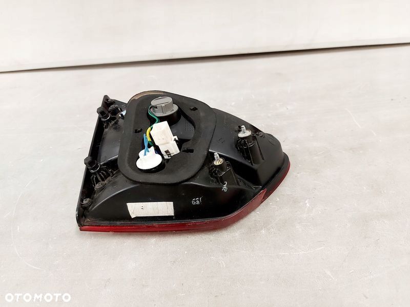 KIA CARENS IV LAMPA W KLAPĘ PRAWY TYŁ PRAWA TYLNA - 9