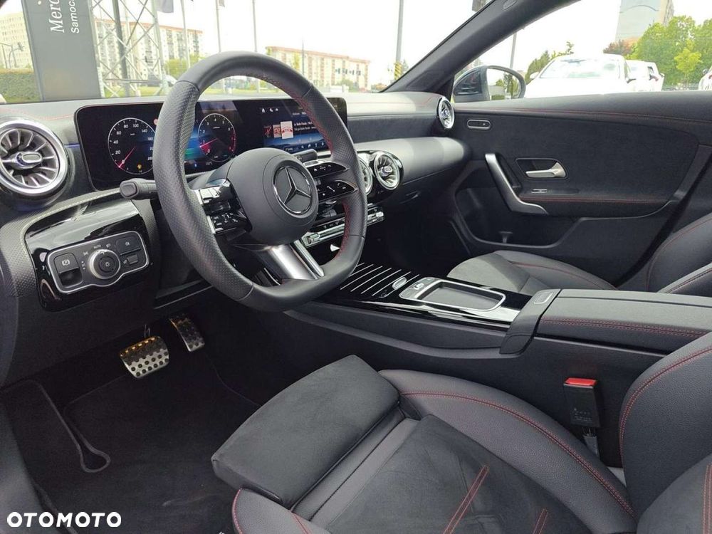 Mercedes-Benz CLA - 13