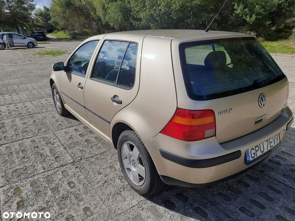 Volkswagen Golf - 6