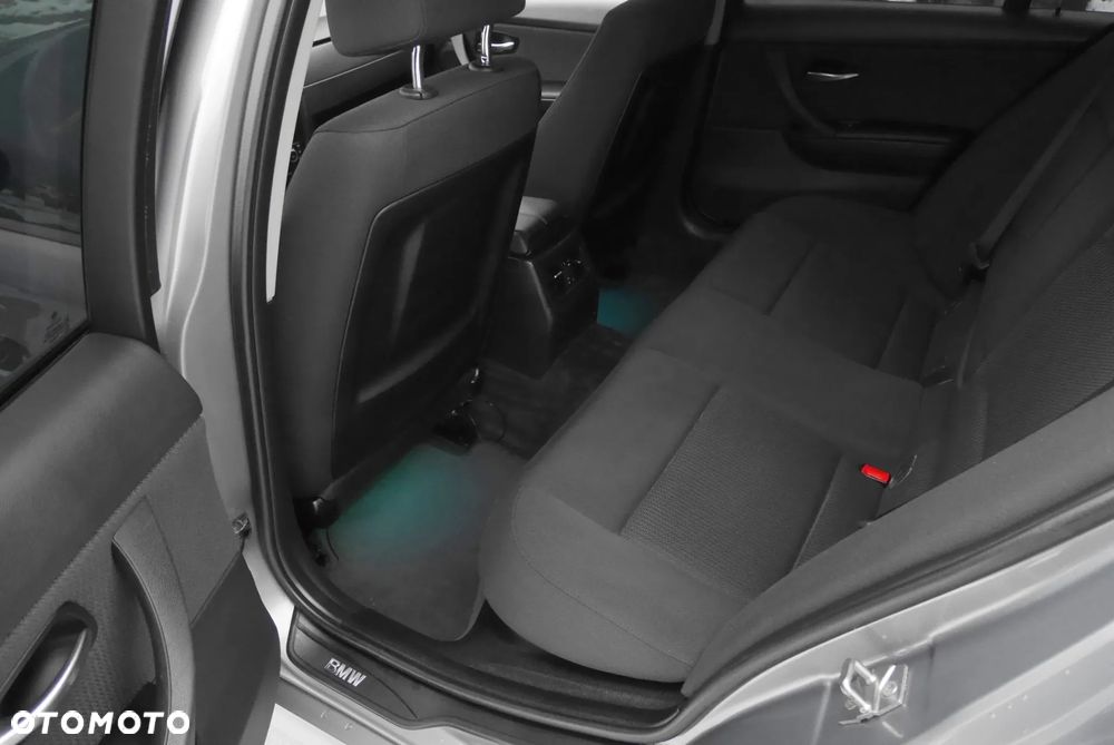BMW Seria 3 318i - 14