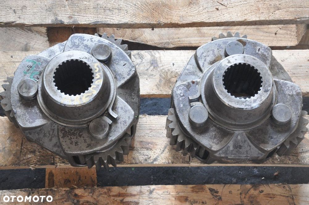 PRZEKŁADNIA PLANETARNA SATELITY RENAULT ARES 550 NR 0016804 - 3