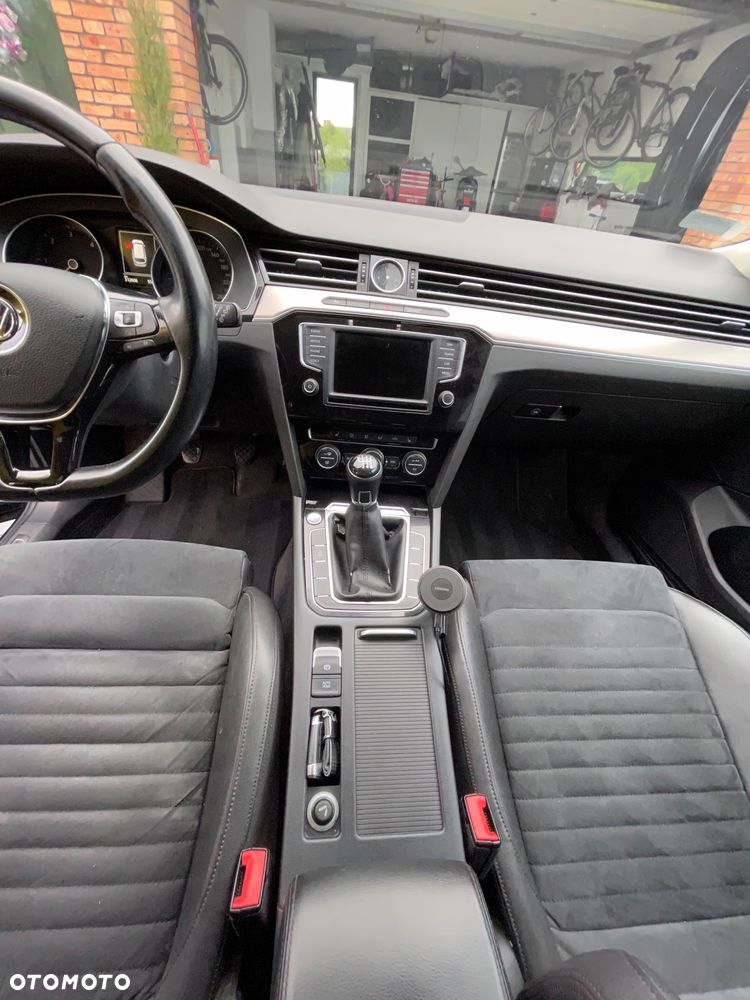 Volkswagen Passat 1.6 TDI BMT Comfortline - 12